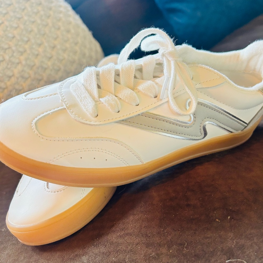 Madden Girl Tennis Shoes sz 7 - Picture 2 of 5
